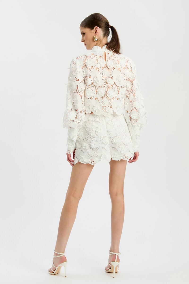 AMYRA HIGH WAISTED SHORT in colour WHITELACE