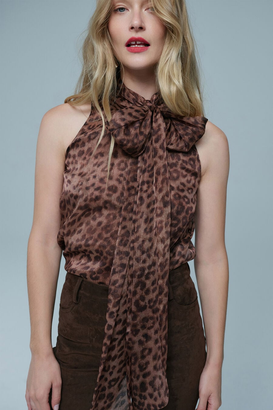 ARLETTE NECK TIE PRINTED TOP in colour Leopard
