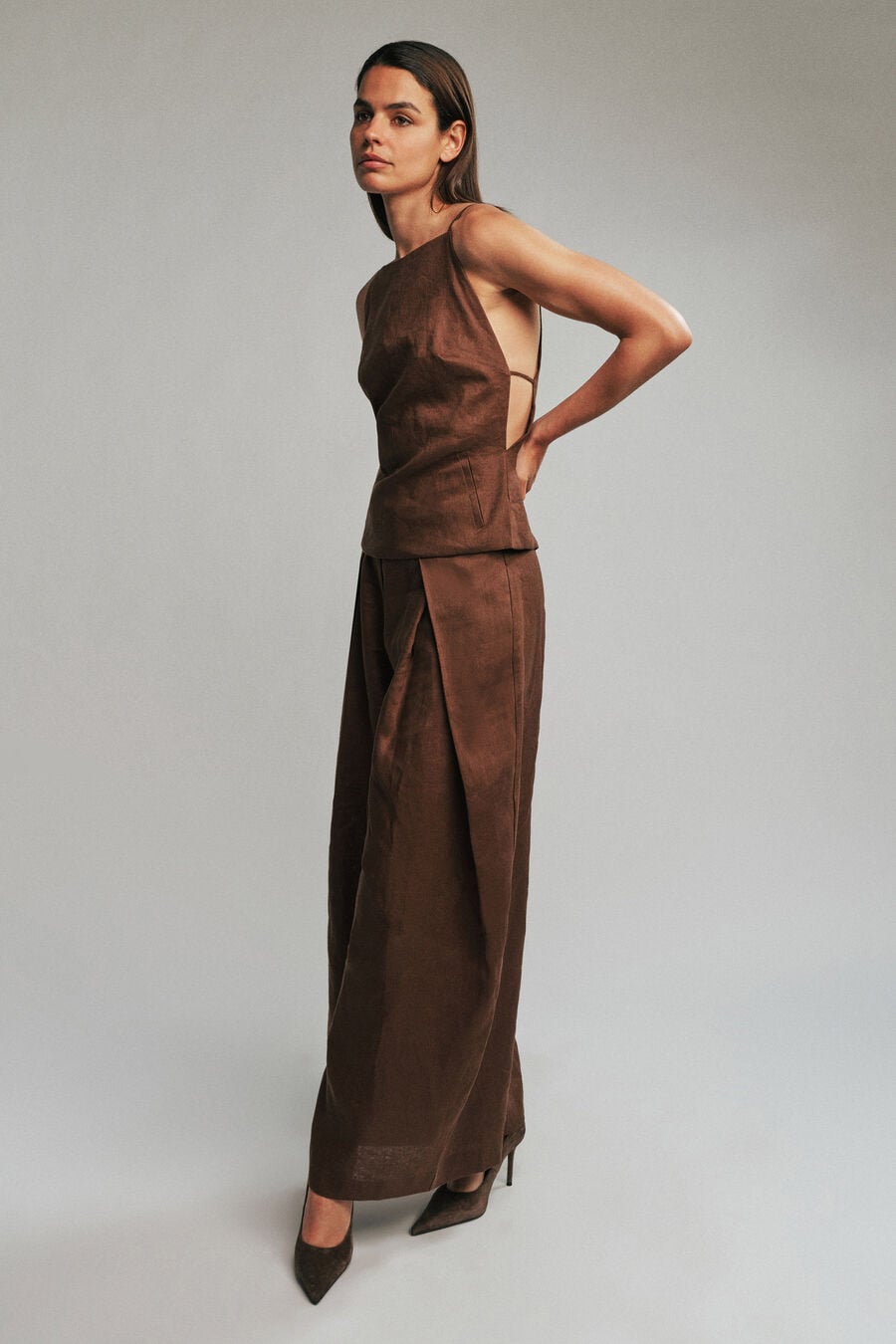 ARELIA HIGH NECK LINEN TOP in colour CHOCOLATE