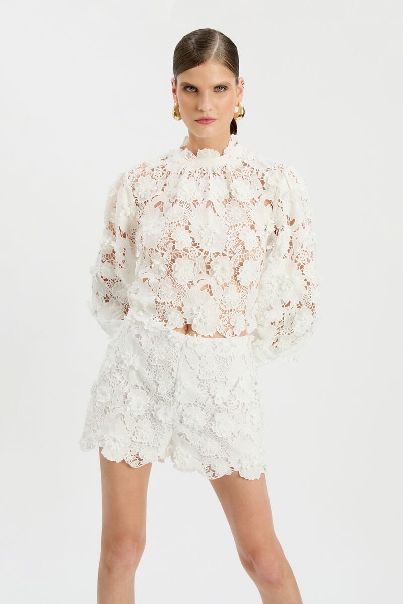 AMYRA HIGH WAISTED SHORT in colour WHITELACE